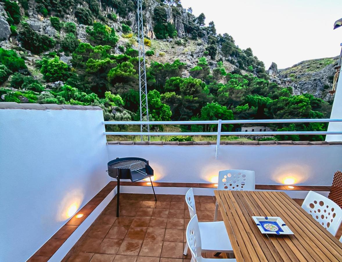 Grazalema - Casita La Calma - Incredible Views, Clima Frio-Calor, Wifi & Private Parking Optional Villa Exterior photo