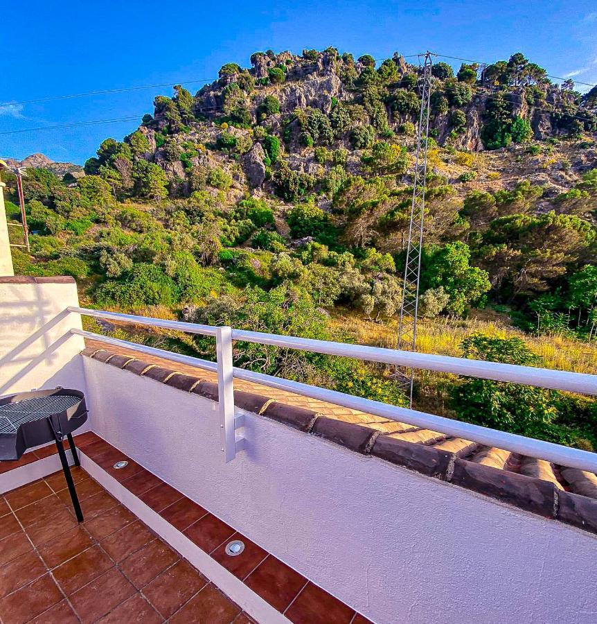 Grazalema - Casita La Calma - Incredible Views, Clima Frio-Calor, Wifi & Private Parking Optional Villa Exterior photo